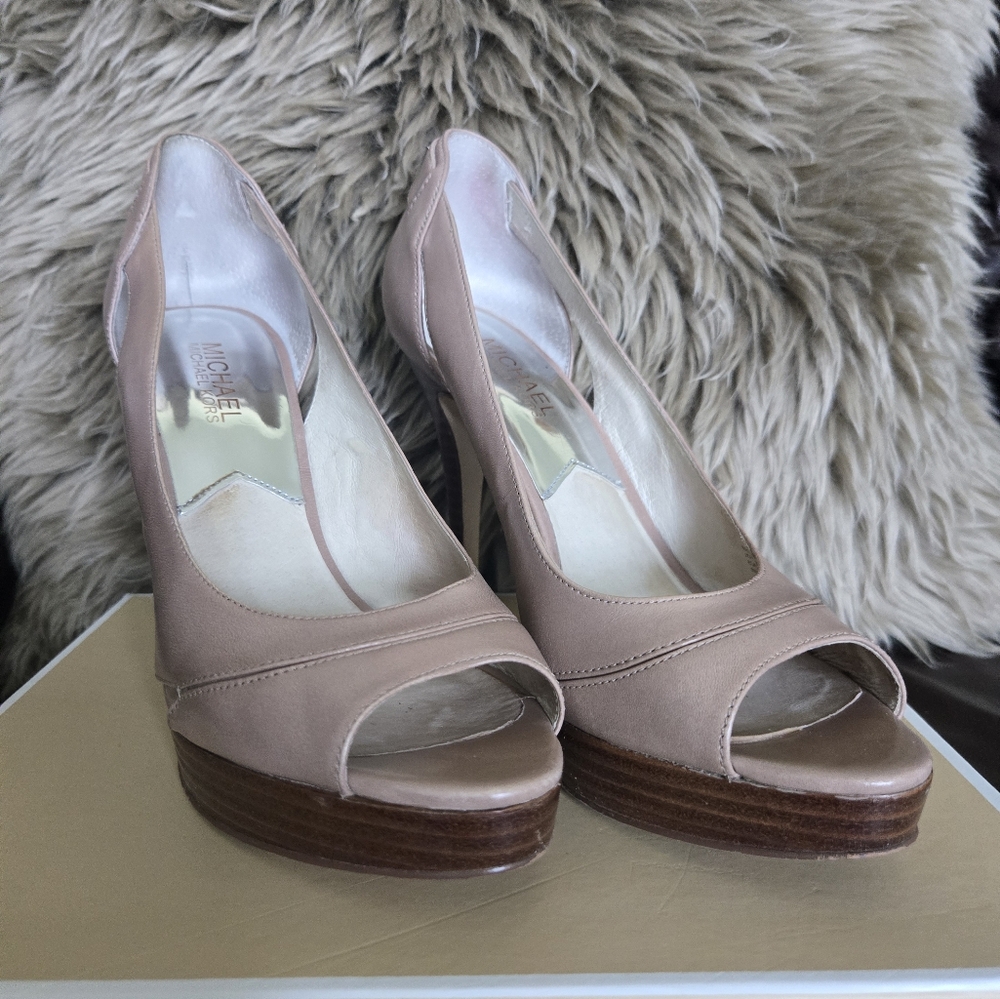 Michael Kors Tan Heels Elegant Design